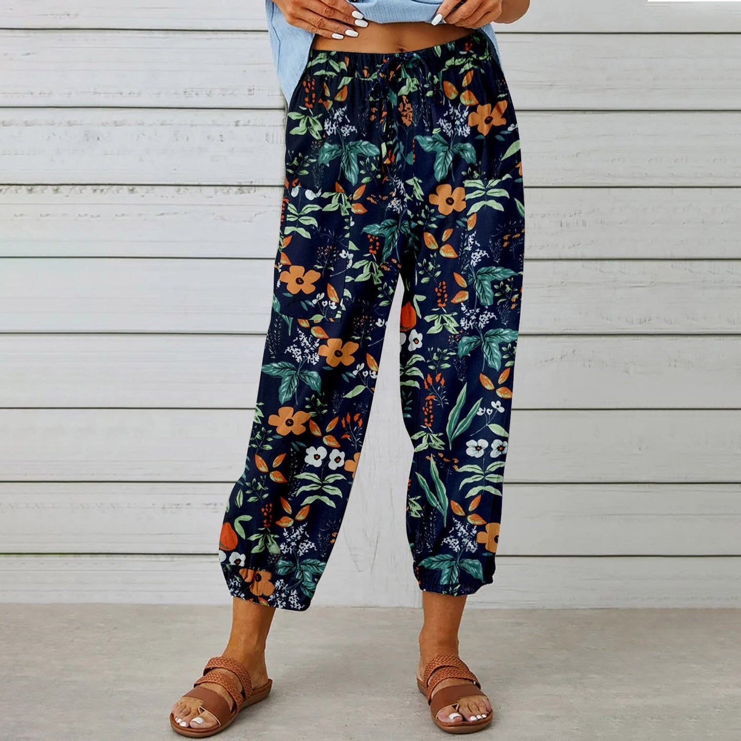 ALMIRA - Hose mit lockerem Schnitt und Blumenmuster